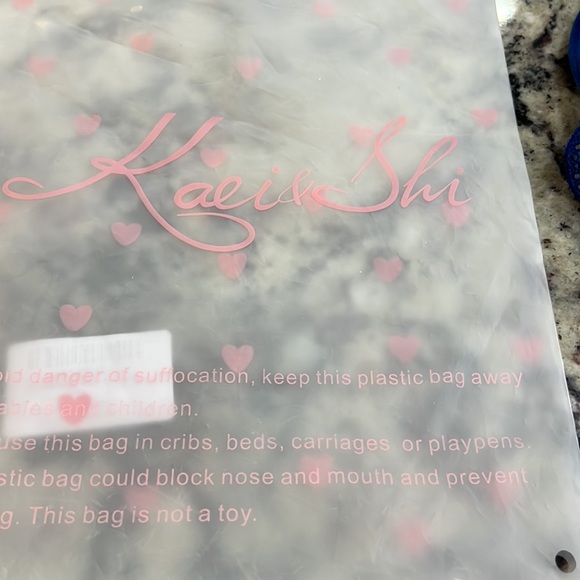 Intimate - Picture 3 of 3